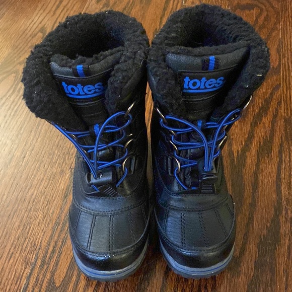 ❄️ Totes Kids size 12 Snow Boots! ❄️ - Picture 2 of 2